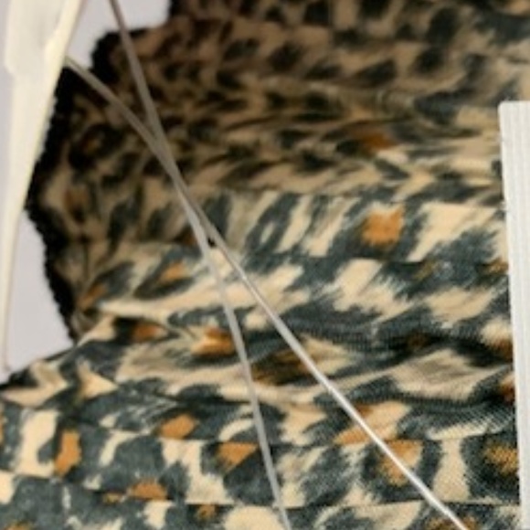 E.K. Designs Sleeveless Animal Leopard Shell Sz L - Picture 4 of 4